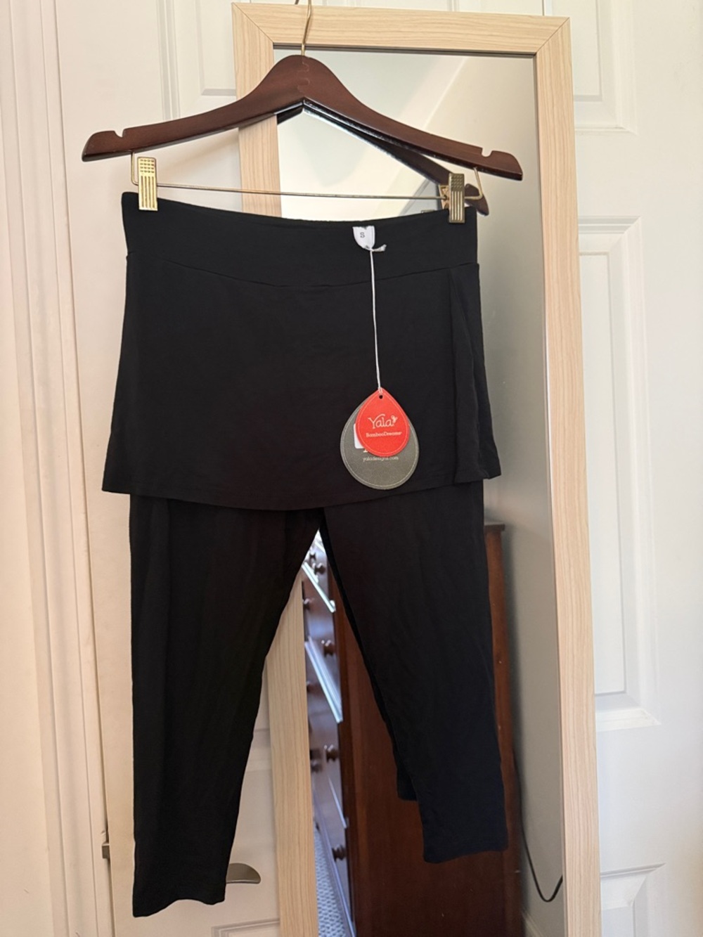 Yala Drew Skirted Cropped Leggings in black